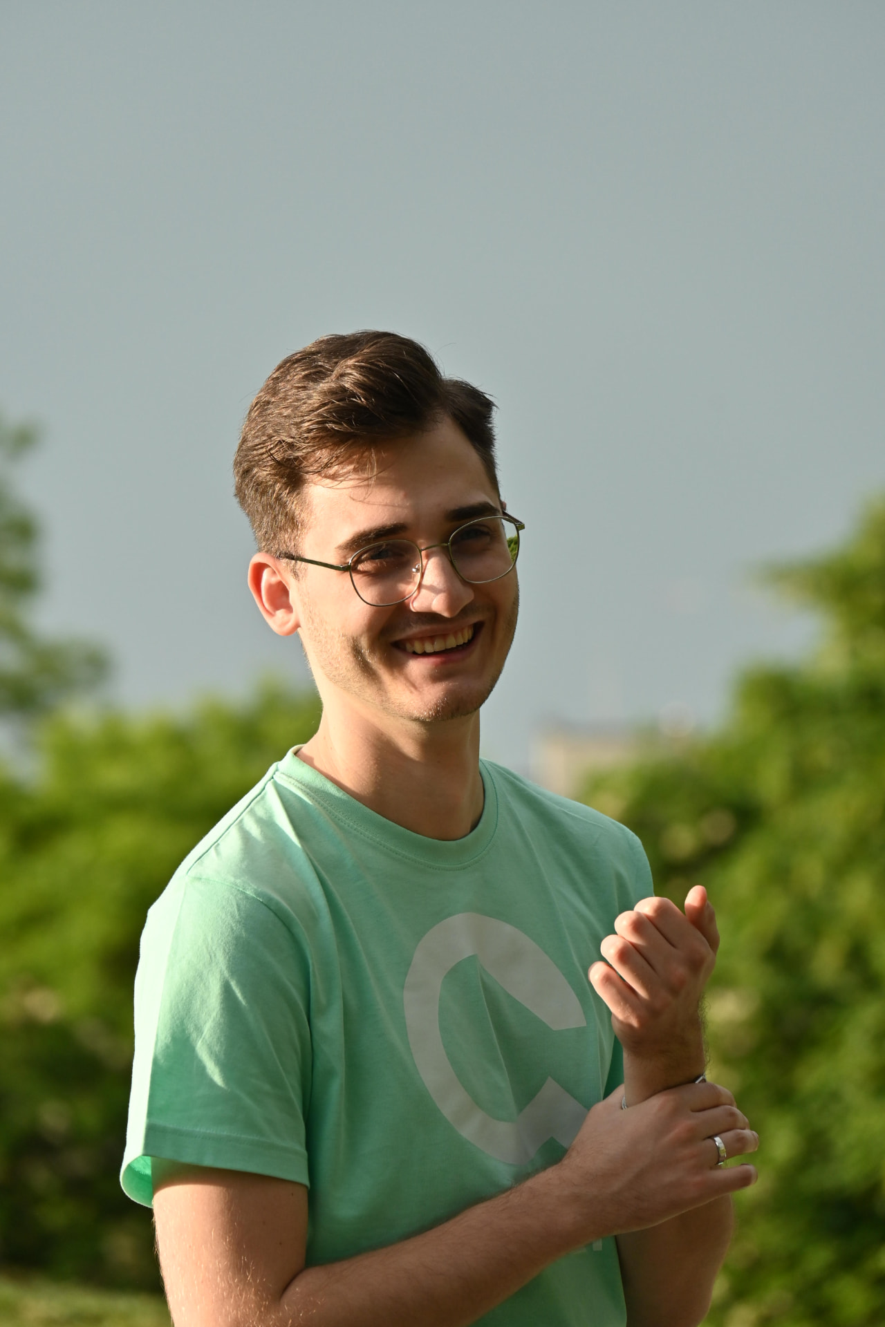 Simon, Co-Founder & CEO at Qvezt